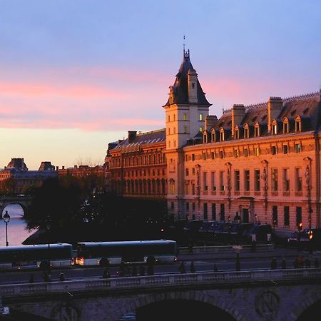 Two Bedroom Luxury Apartment - Balcony With View Of Notre Dame Paris Exterior foto