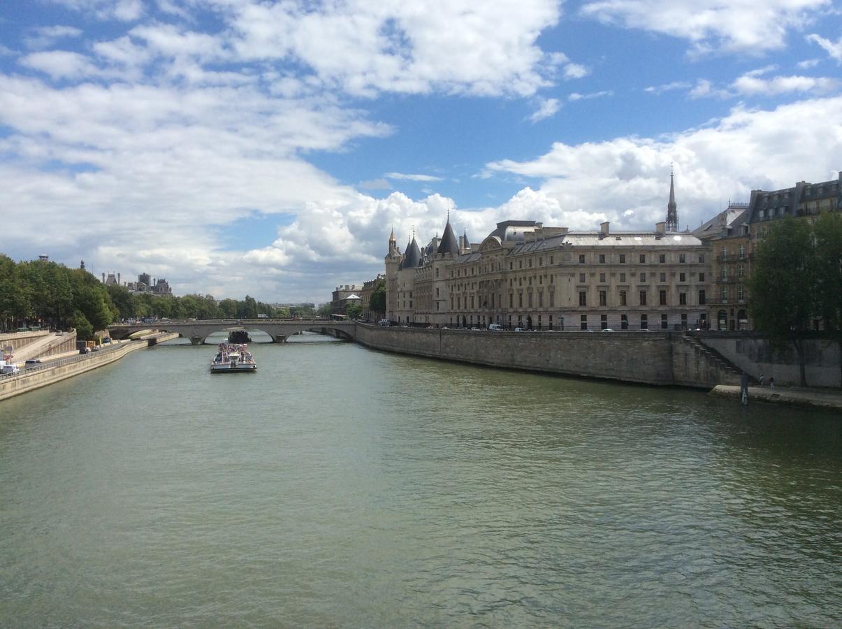 Two Bedroom Luxury Apartment - Balcony With View Of Notre Dame Paris Exterior foto