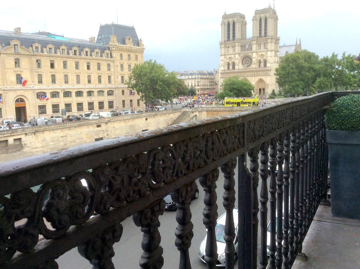 Two Bedroom Luxury Apartment - Balcony With View Of Notre Dame Paris Exterior foto