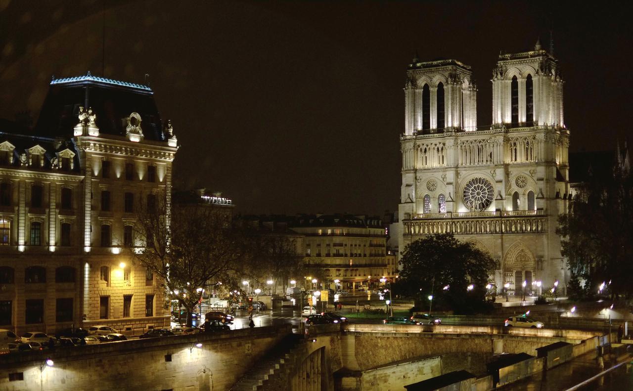 Two Bedroom Luxury Apartment - Balcony With View Of Notre Dame Paris Exterior foto